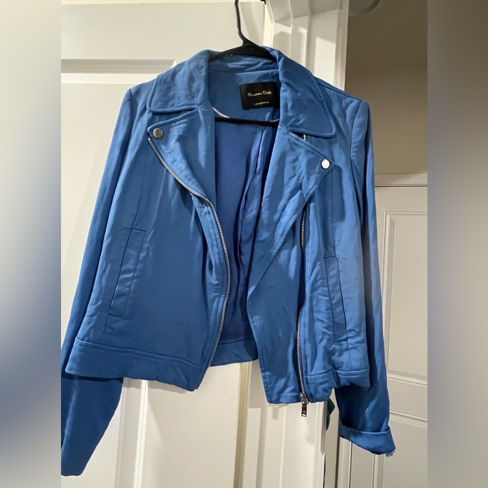 Cute jacket, nice blue color. Never worn, no tag. Purchased at Marshall’s. Small